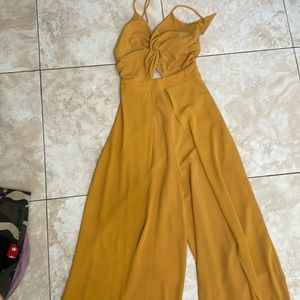 Gorgeous jumpsuit flow for summertime with open slow legs and a tide bow in back